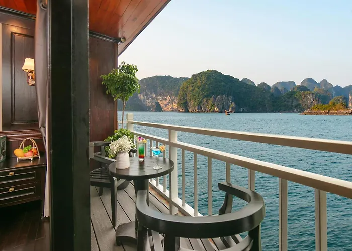 Botel Star Boutique Cruise *