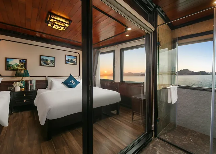 Botel Star Boutique Cruise Hạ Long