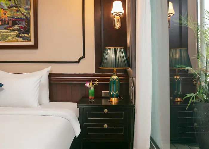 Botel Star Boutique Cruise *