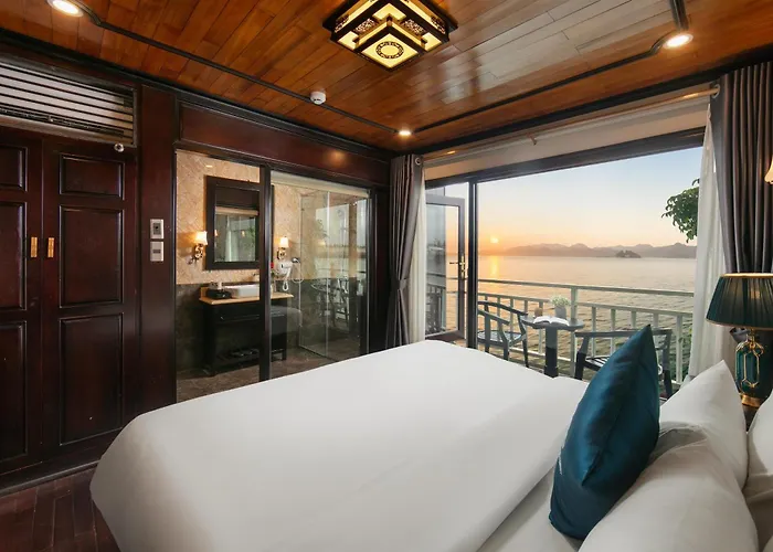 Star Boutique Cruise Botel Ha Long