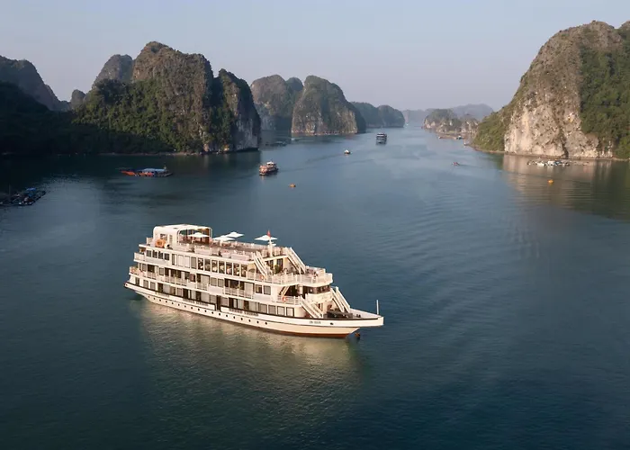 Botel Star Boutique Cruise Ha Long